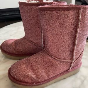 Used Ugg boots ! Some spaces without glitter, soles in good condition.